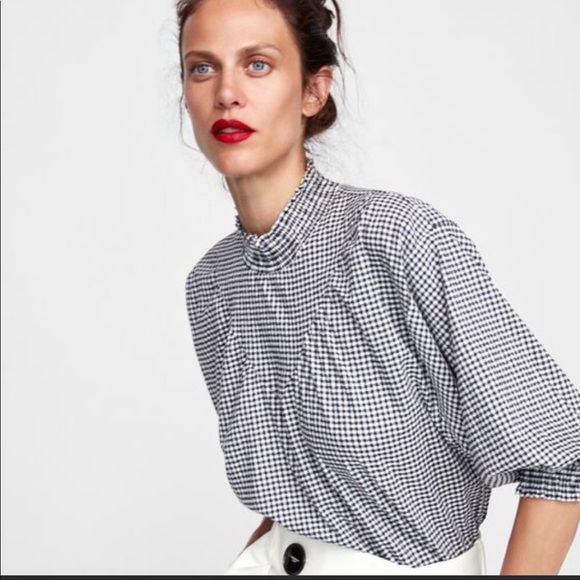 Zara Tops - Zara ginham Puff sleeve mock top